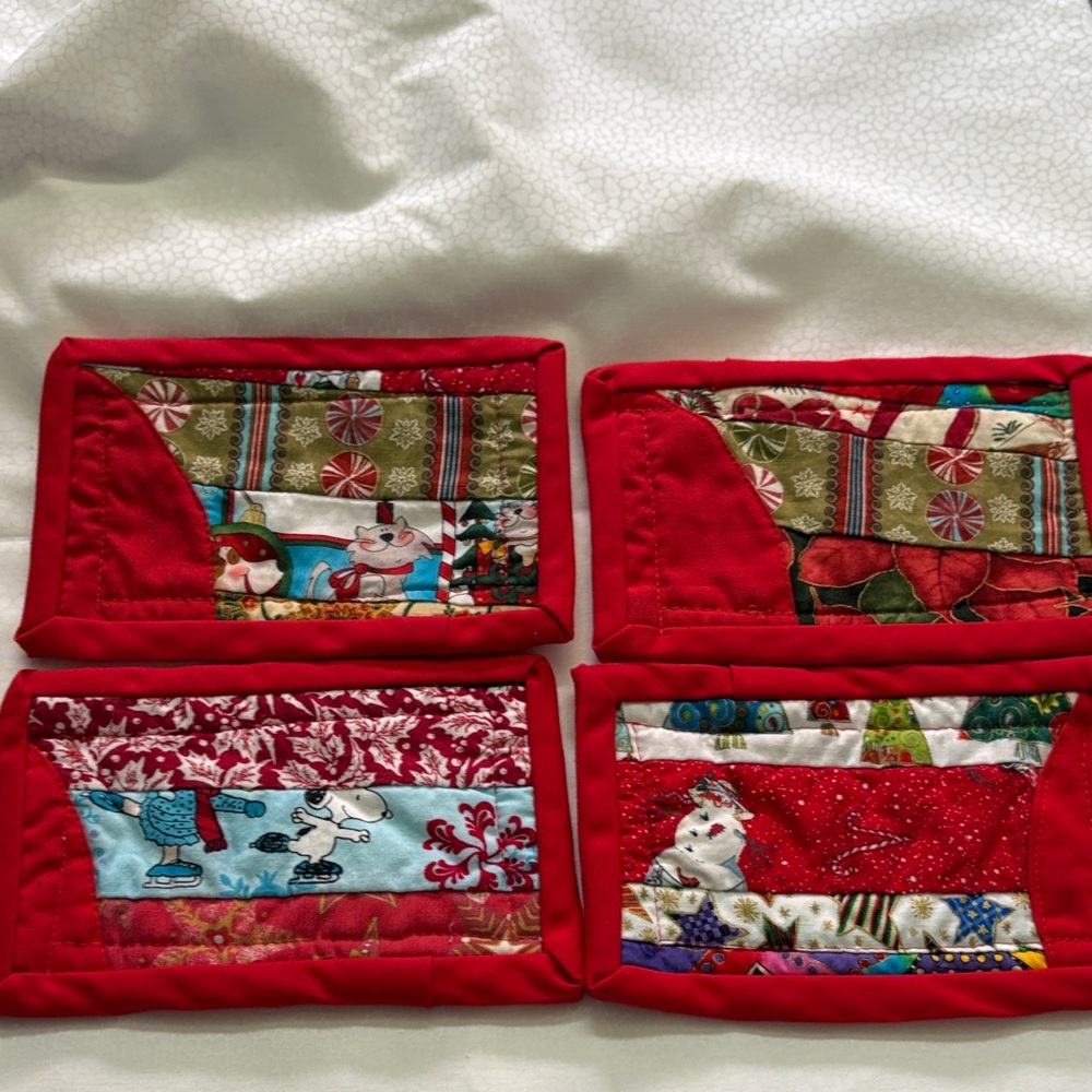 Holiday Tiny Quilts with a Holiday theme - Picture 2 of 7